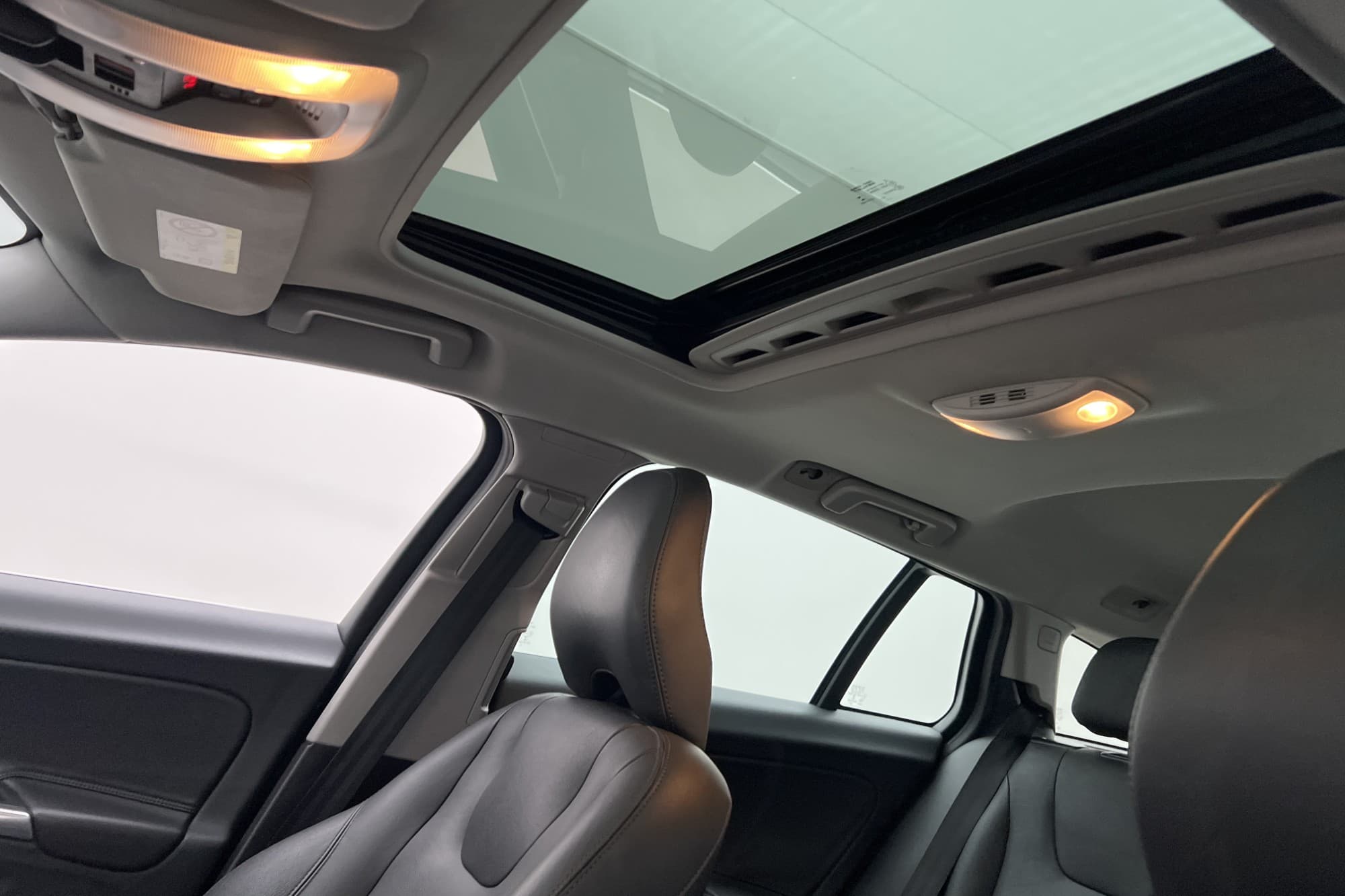 Volvo V60 D4 190hk Summum Taklucka D-Värm VOC Skinn Navi