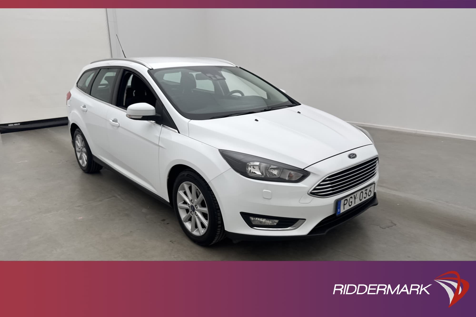 Ford Focus Kombi 125hk Titanium CarPlay Sensorer Dragkrok