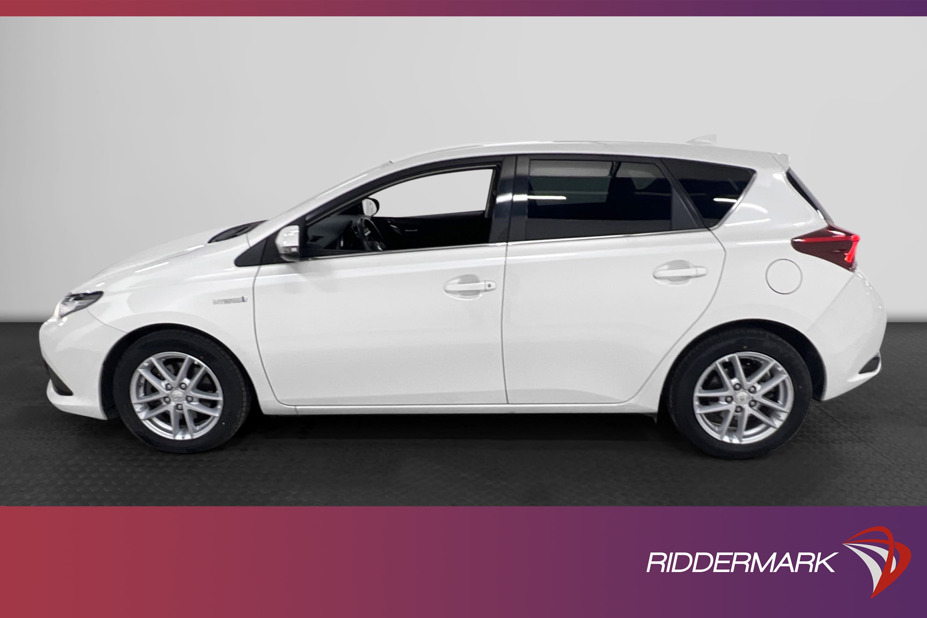 Toyota Auris Hybrid e-CVT 136hk