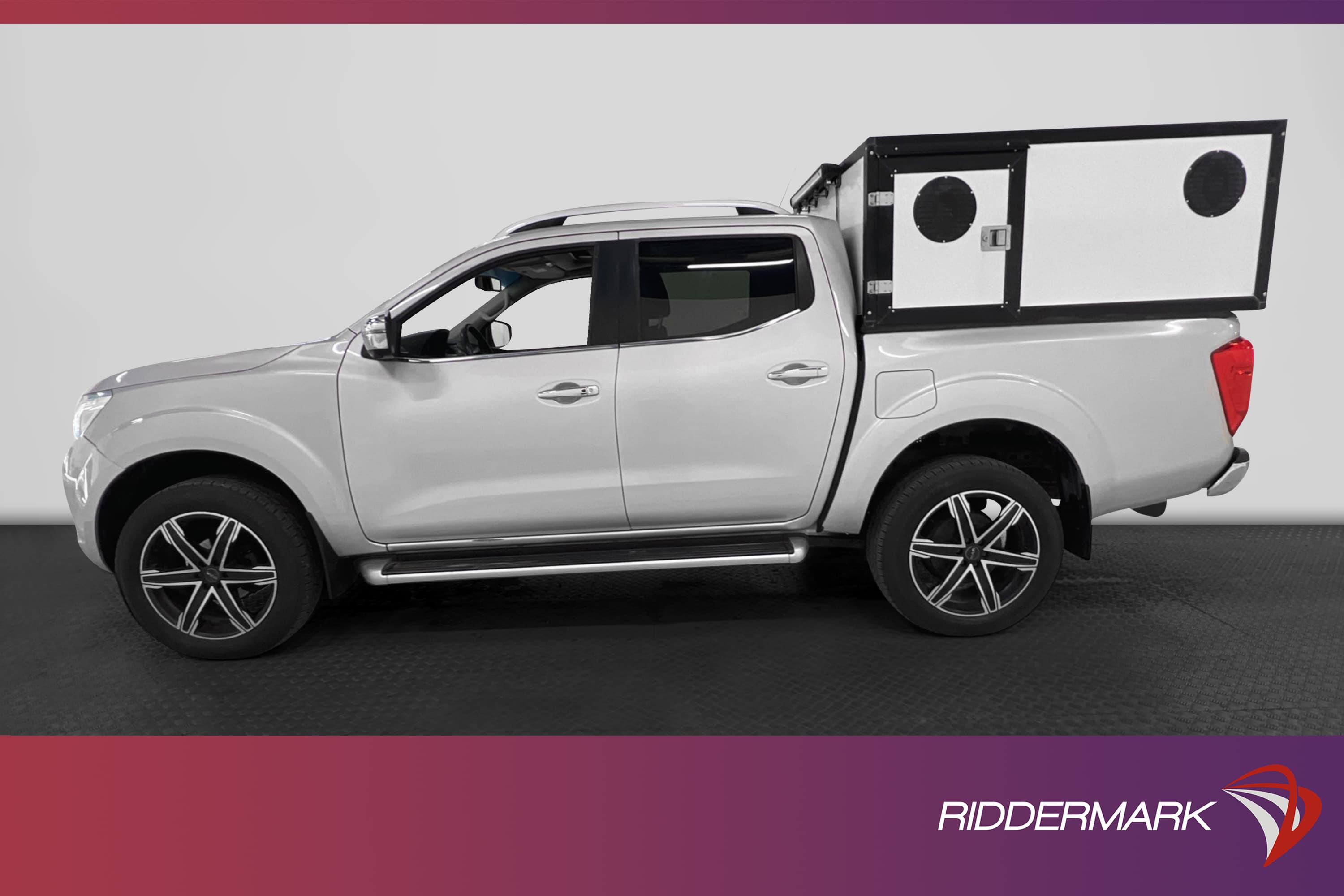 Nissan Navara Tekna 2.3dCi 4WD Dragkrok Diff Hundkåpa Moms 