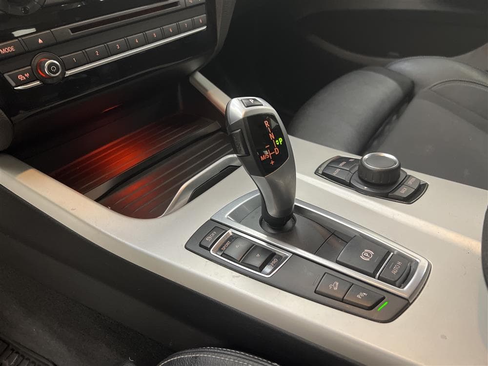 BMW X3 xDrive20d 190hk Drag Sportstolar Halvskinninteriör
