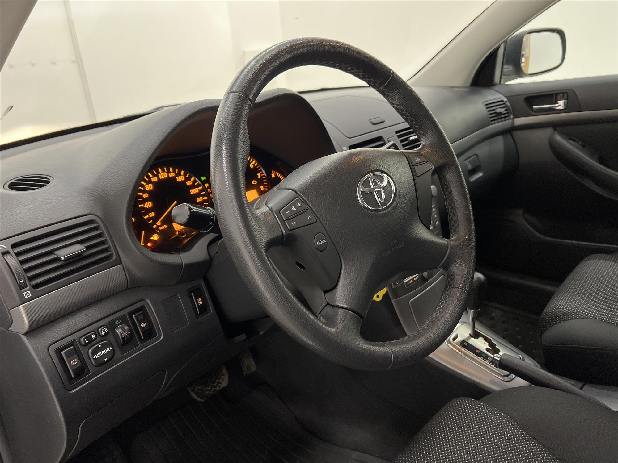 Toyota Avensis Kombi 2.0 147hk 2 Brukare Välservad