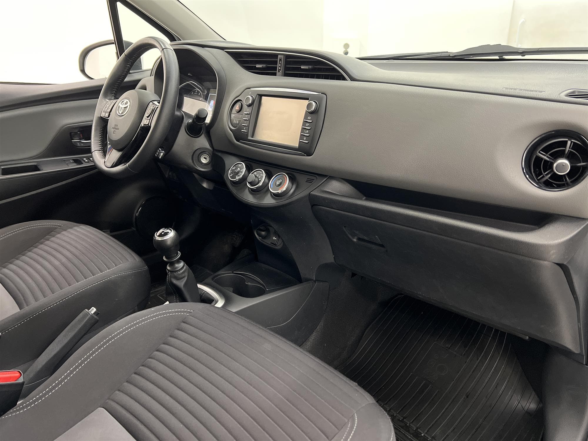 Toyota Yaris  1.5 111hk Navi B-Kam Låg Skatt 0,48L/mil