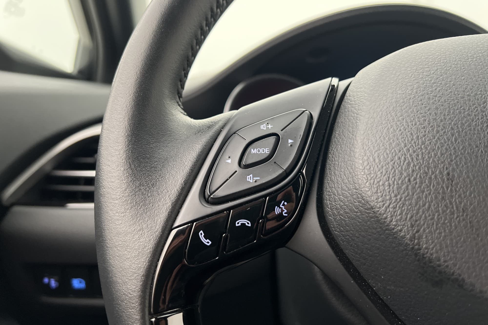 Toyota C-HR Hybrid CVT Active Kamera Adaptiv Farthållare