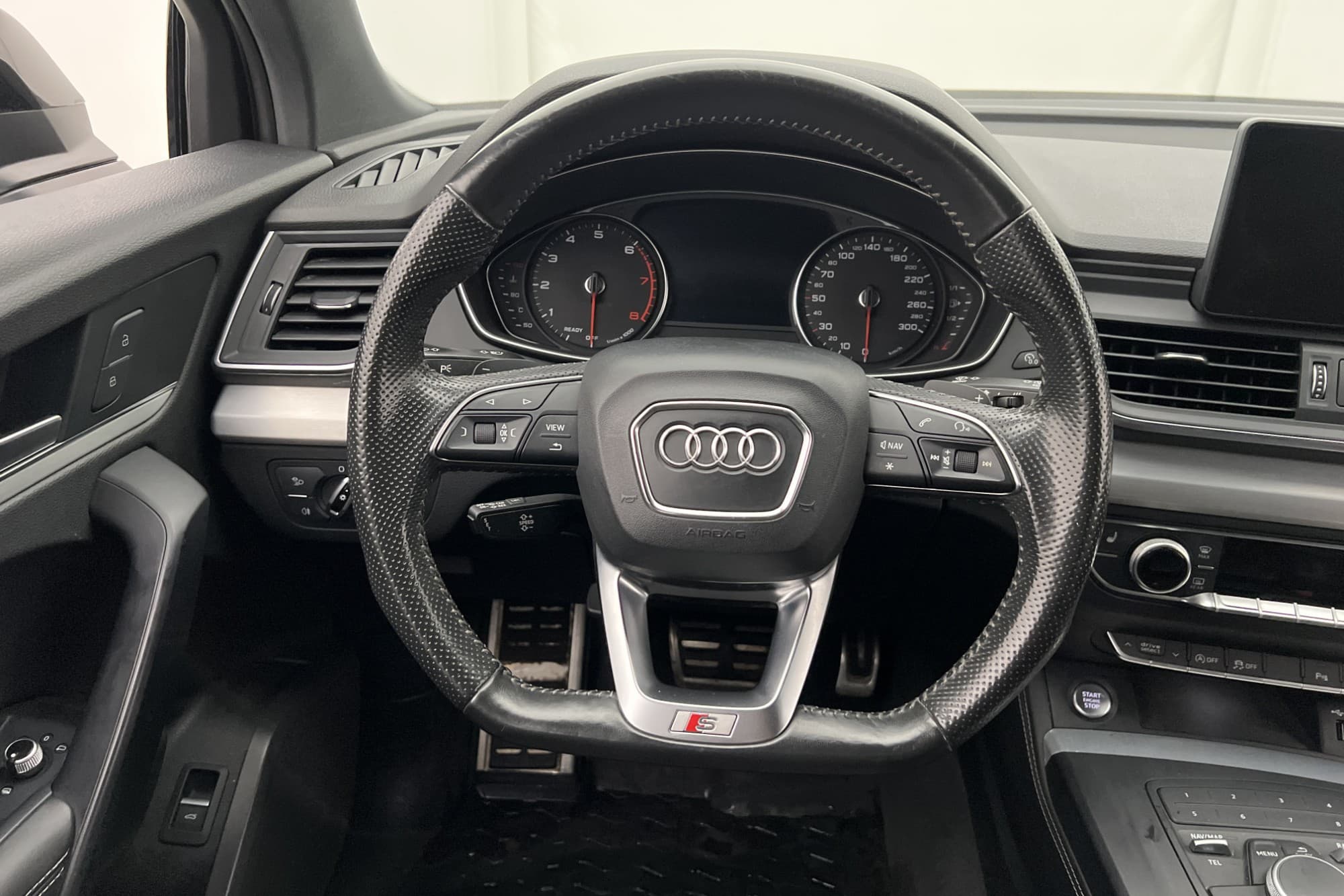 Audi Q5 TFSI Q 252hk S-Line Värmare Navi Dragkrok Halvskinn