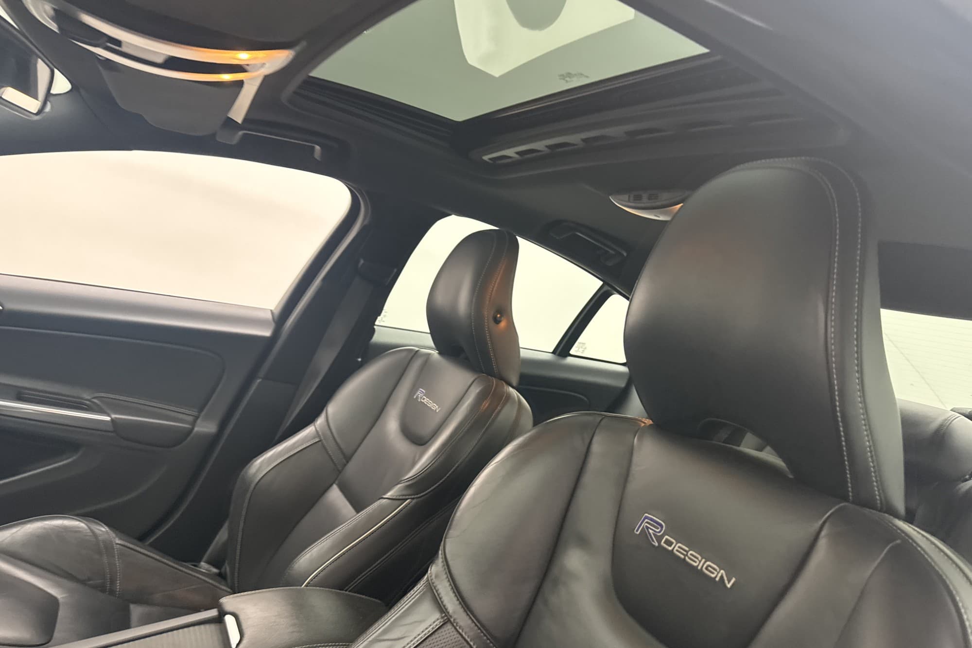 Volvo S60 D2 R-Design Taklucka Värmare Skinn Navi Sensorer