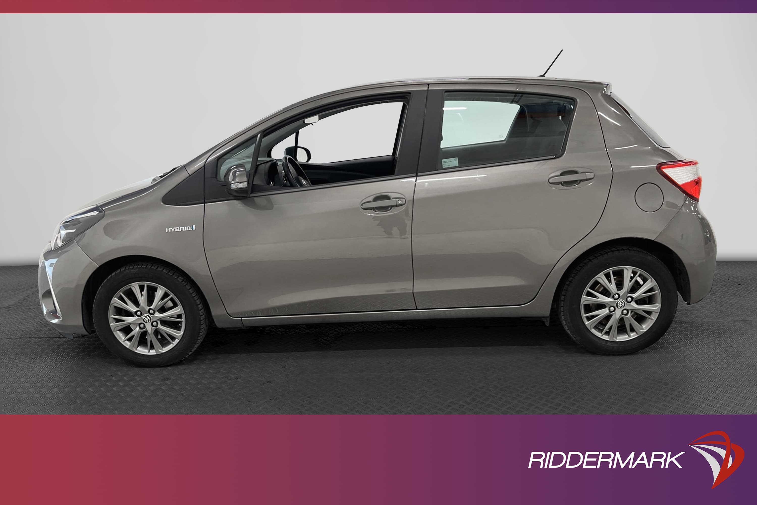 Toyota Yaris Hybrid e-CVT 101hk B-Kam