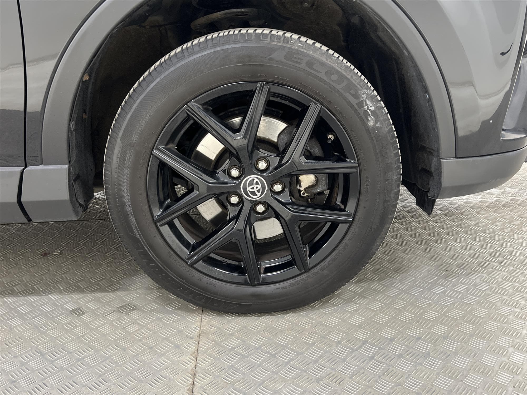 Toyota  Hybrid 2.5 AWD CVT 197hk M-Värm B-Kam Drag 0,56L/mil