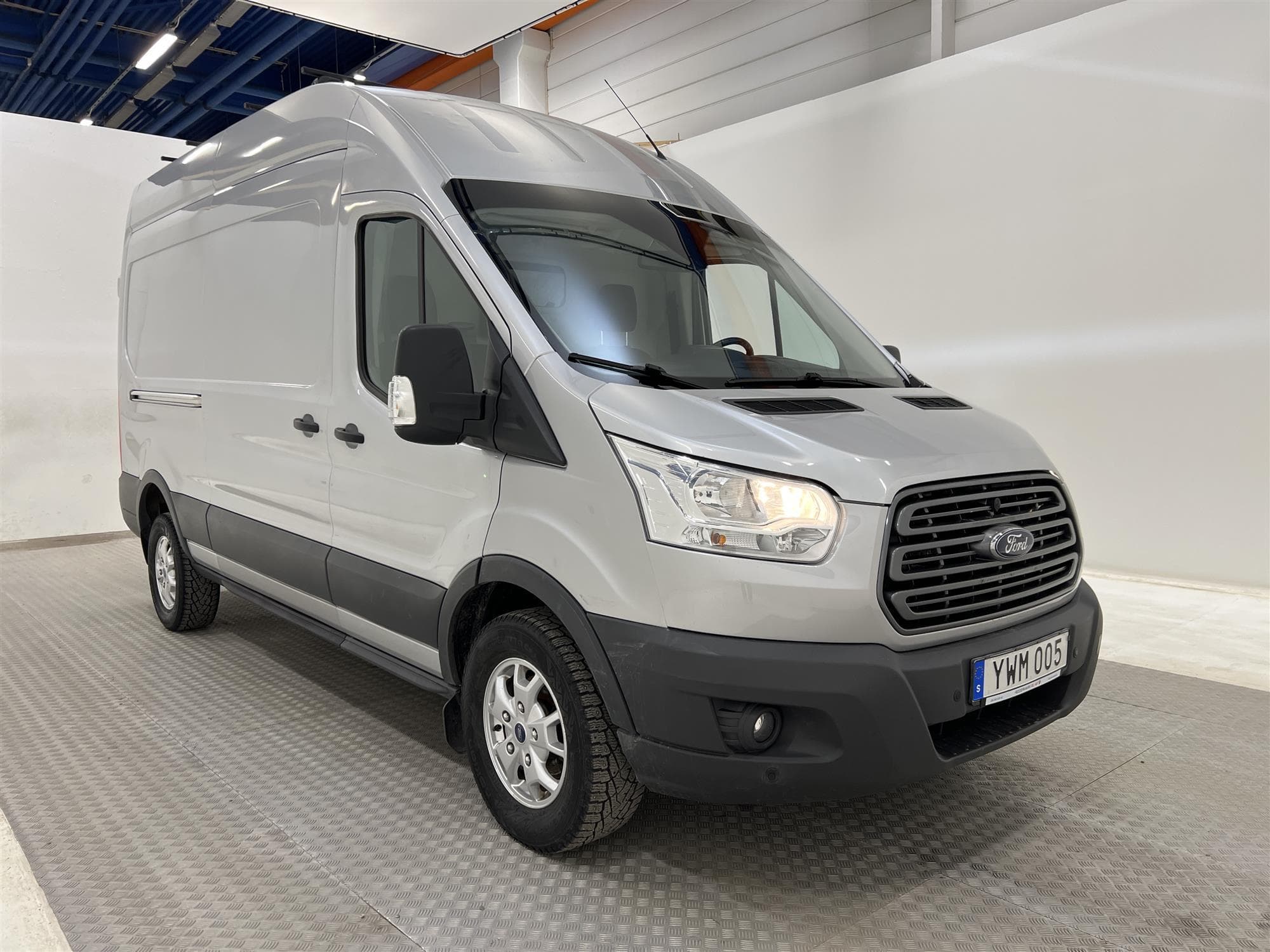Ford Transit 350 2.0TDCI 170hk L2H3 Kamera Värmare Moms 