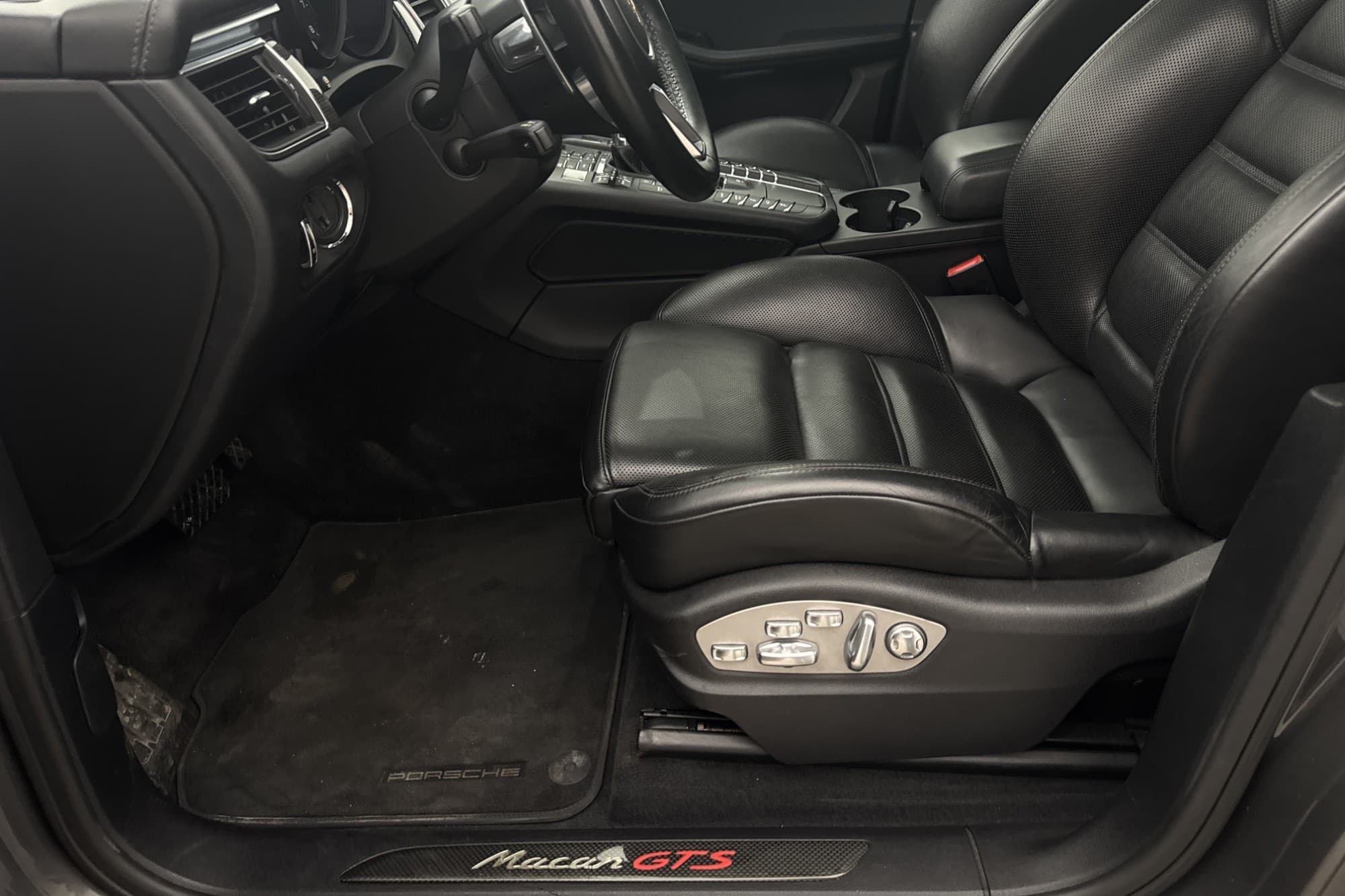 Porsche Macan GTS 360hk Chrono Pano PASM Sportavgas BOSE