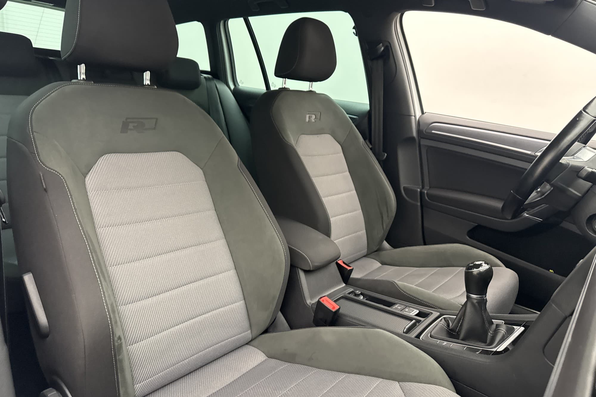 Volkswagen Golf Sportscombi 150hk R-Line CarPlay Sensorer