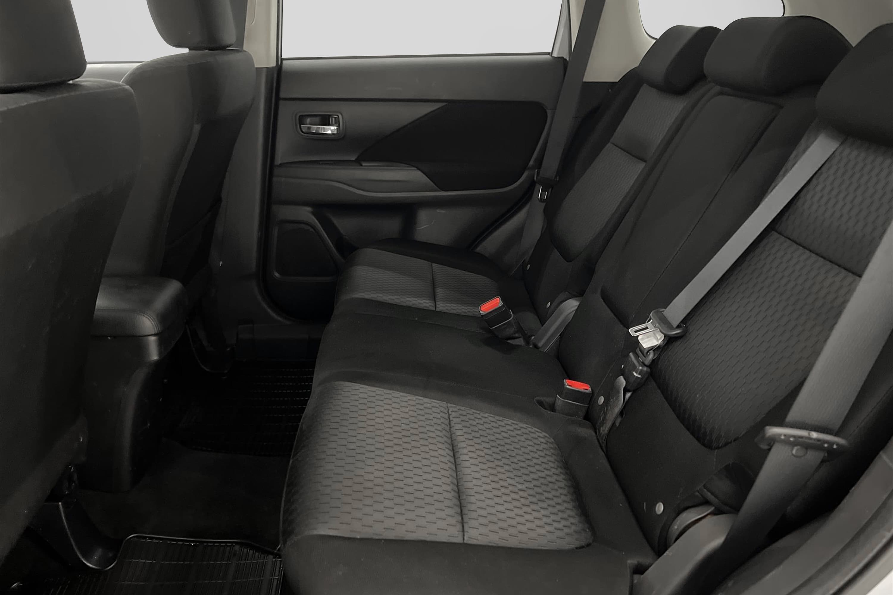 Mitsubishi Outlander 2.2 Di-D AWD M-Värm B-Kamera 0,54l/milinteriör