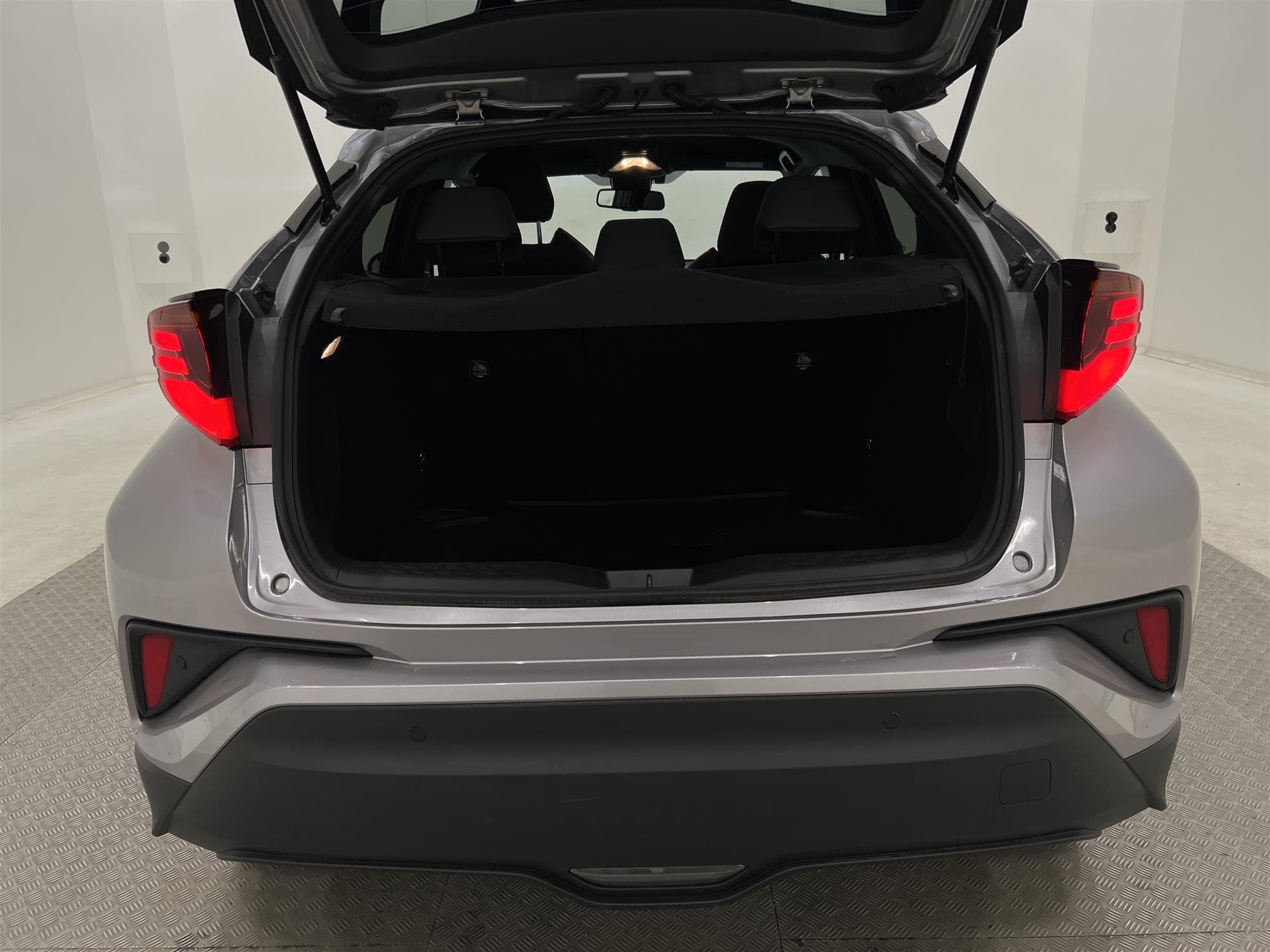 Toyota C-HR Hybrid 122hk Executive JBL Skinn B-Kam 0,38L/mil