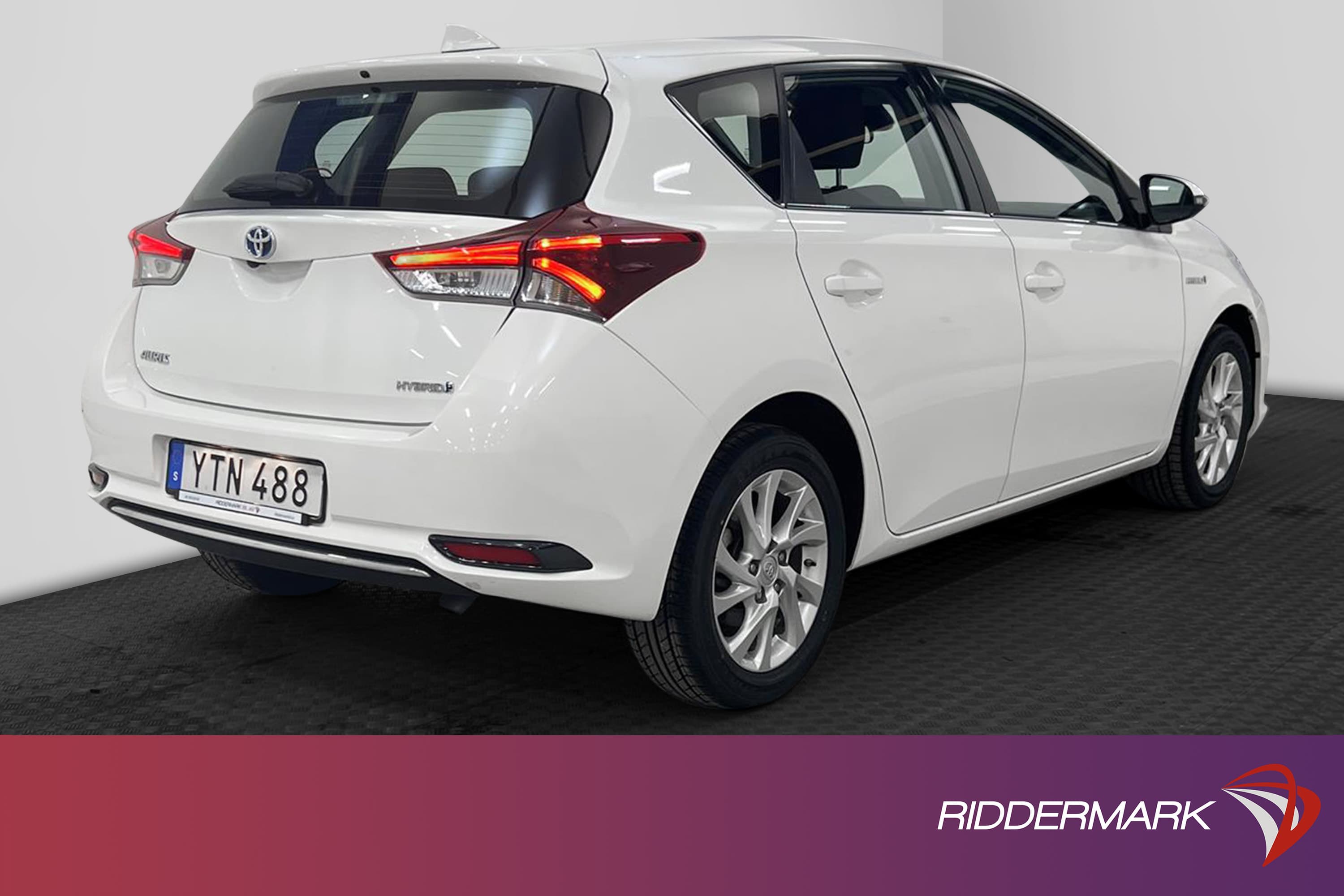 Toyota Auris Hybrid e-CVT 136hk B-Kam Lane Assist 0,35L/mil