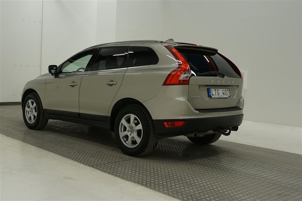 Volvo XC60 D3 AWD Summum VOC Värmare Pano Drag HELG KAMPANJexteriör