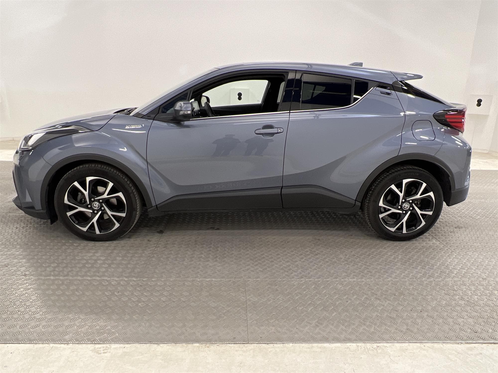 Toyota C-HR Hybrid 122hk 1 Bruk