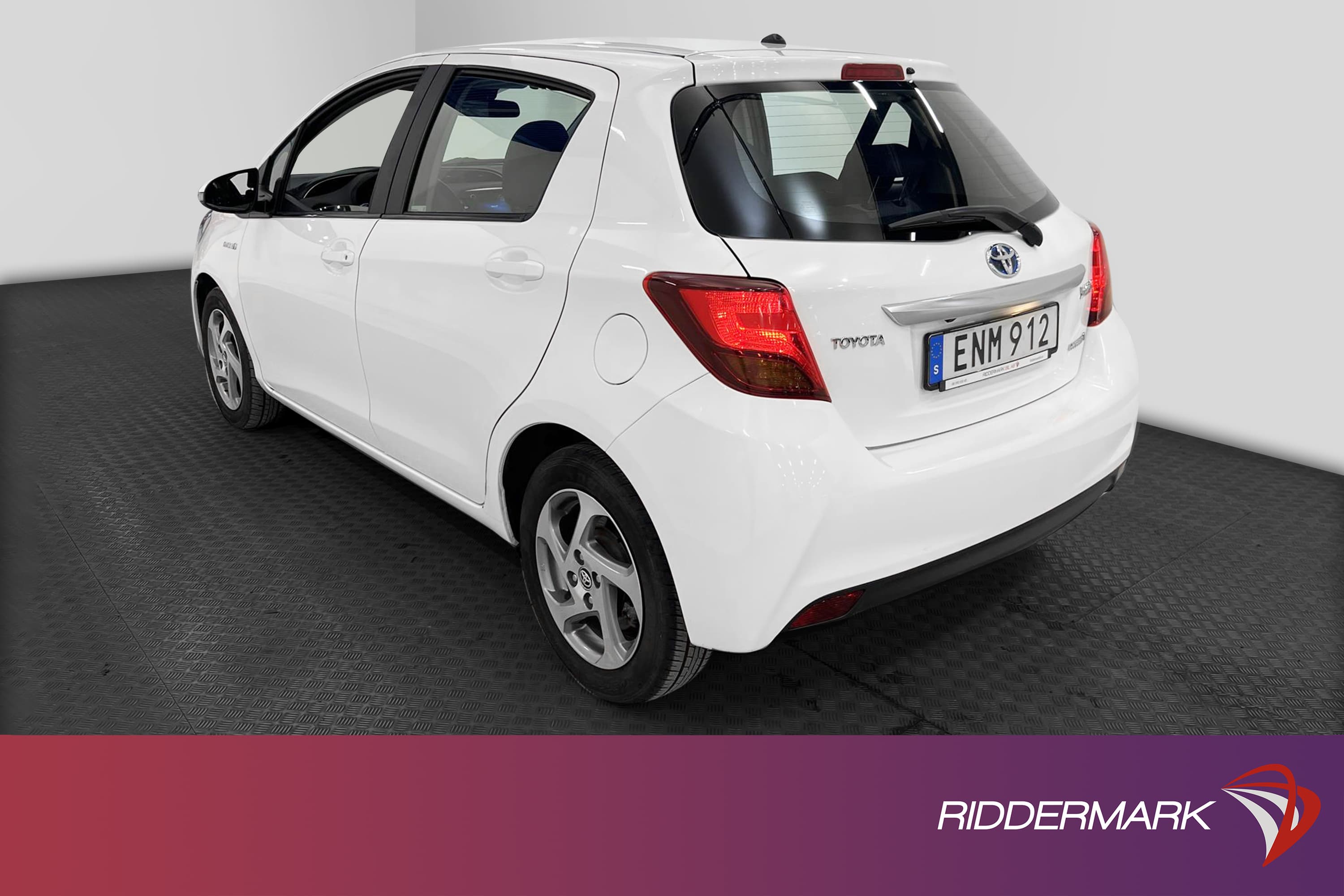Toyota Yaris Hybrid e-CVT 101hk 2 Brukare B-Kam 360kr Skatt