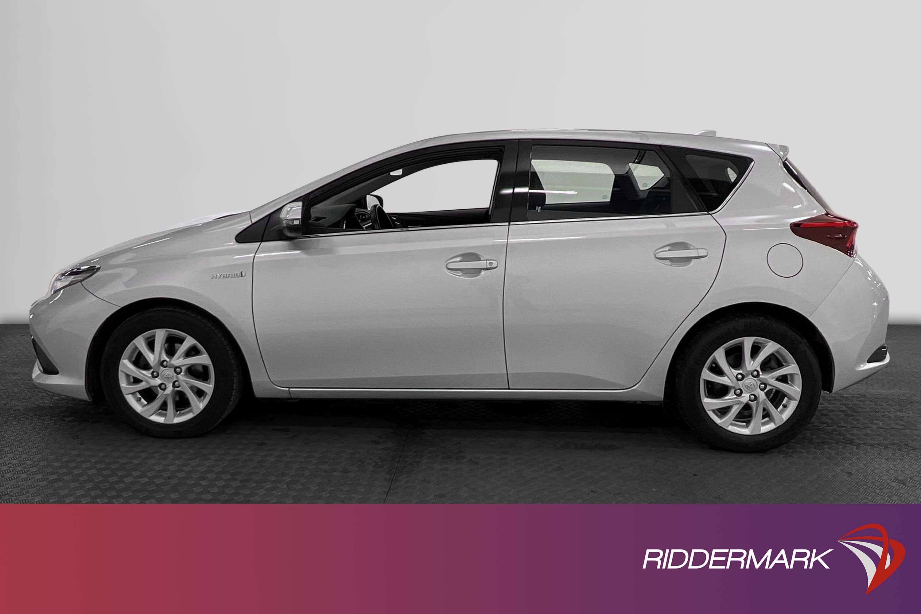Toyota Auris Hybrid e-CVT 136hk