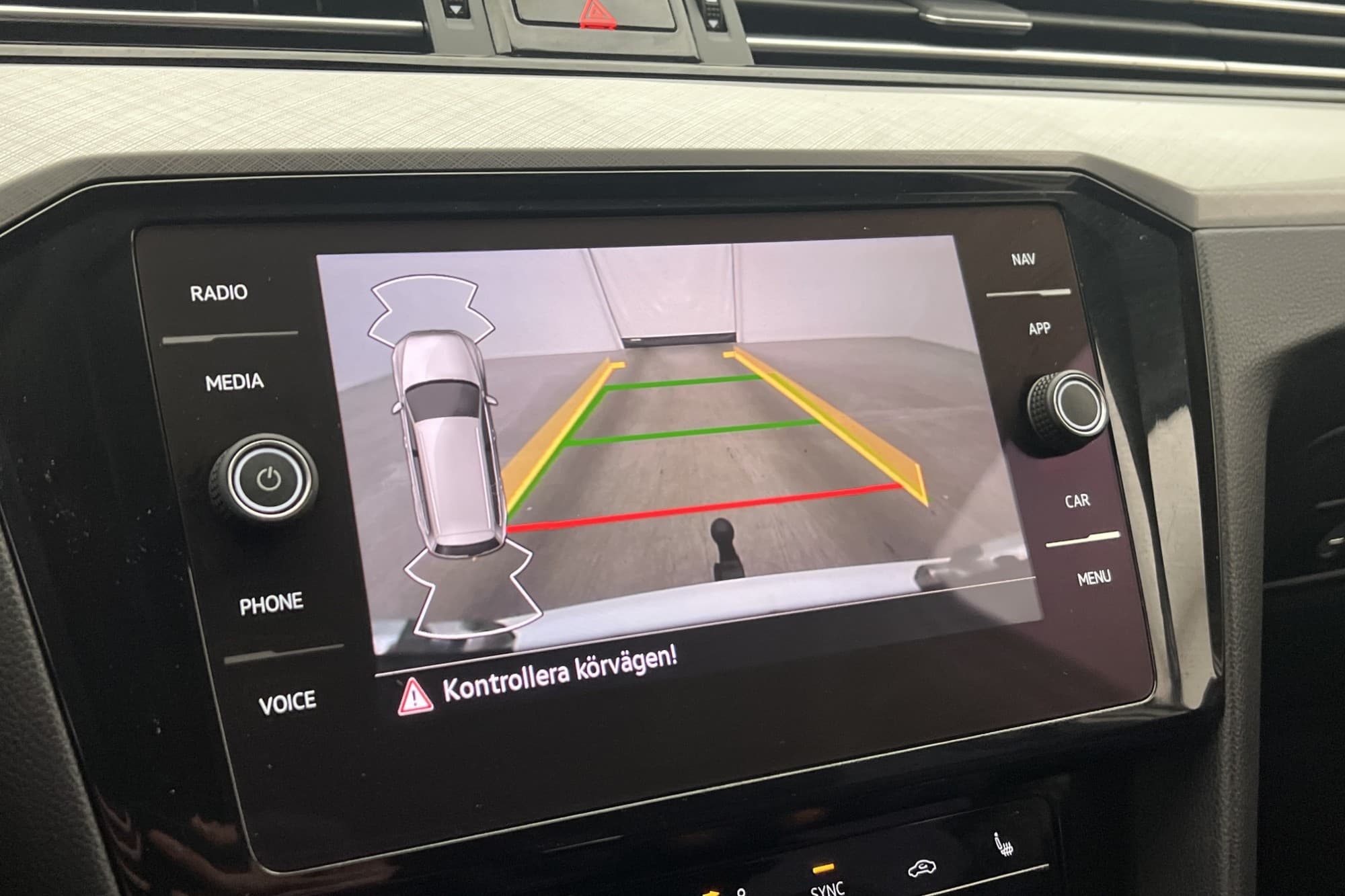 Volkswagen Passat TDI 150hk Cockpit Dragkrok Kamera CarPlay