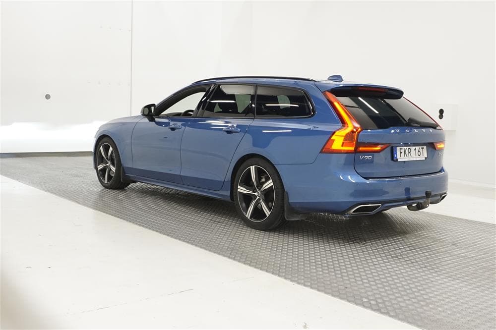 Volvo V90 D5 AWD 235hk R-Design B&W GPS HUD 360° Värmare 