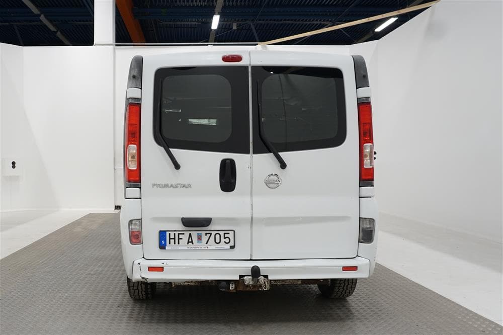 Nissan Primastar Crew Van 2.0 dCi Dragkrok Lång 5-sits exteriör