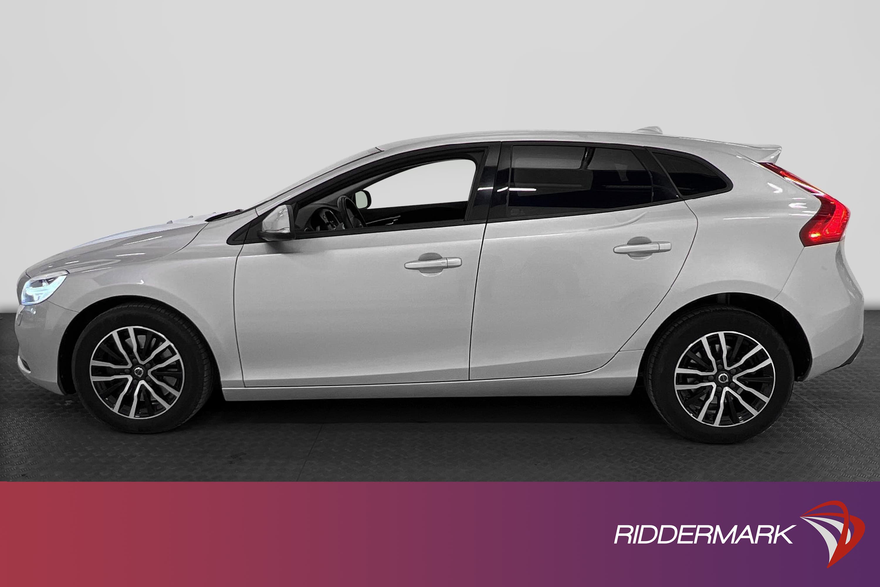 Volvo V40 T3 152hk Momentum Voc Navi PDC Välservad 