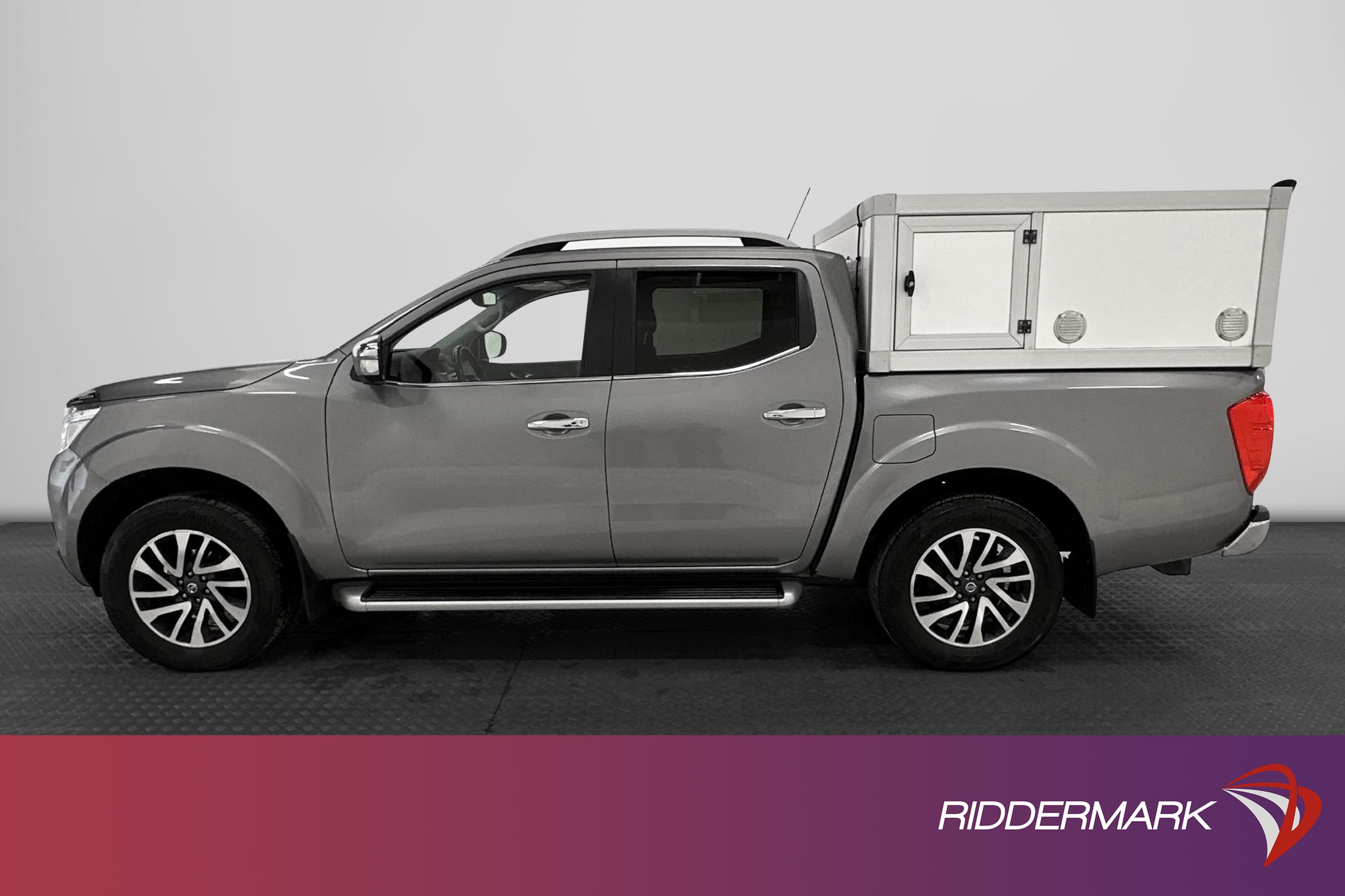 Nissan Navara 2.3dCi 4WD Aut 190hk Diff Tekna Hundkåpa Moms