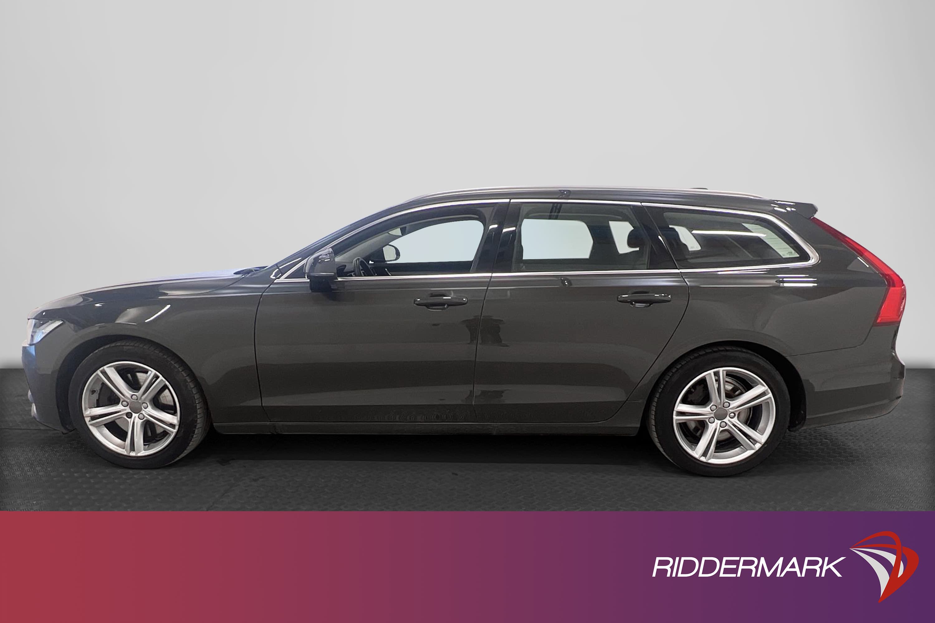 Volvo  V90 T4 