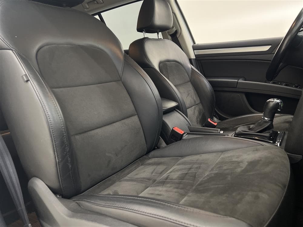 Skoda Superb 2.0 TDI 170hk Värmare Navi Drag 0,54l/milinteriör