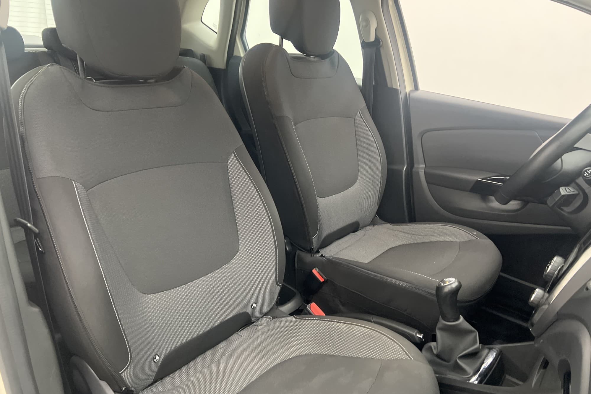 Renault Captur 0.9 90hk Dynamique Motorvärmare Navigation