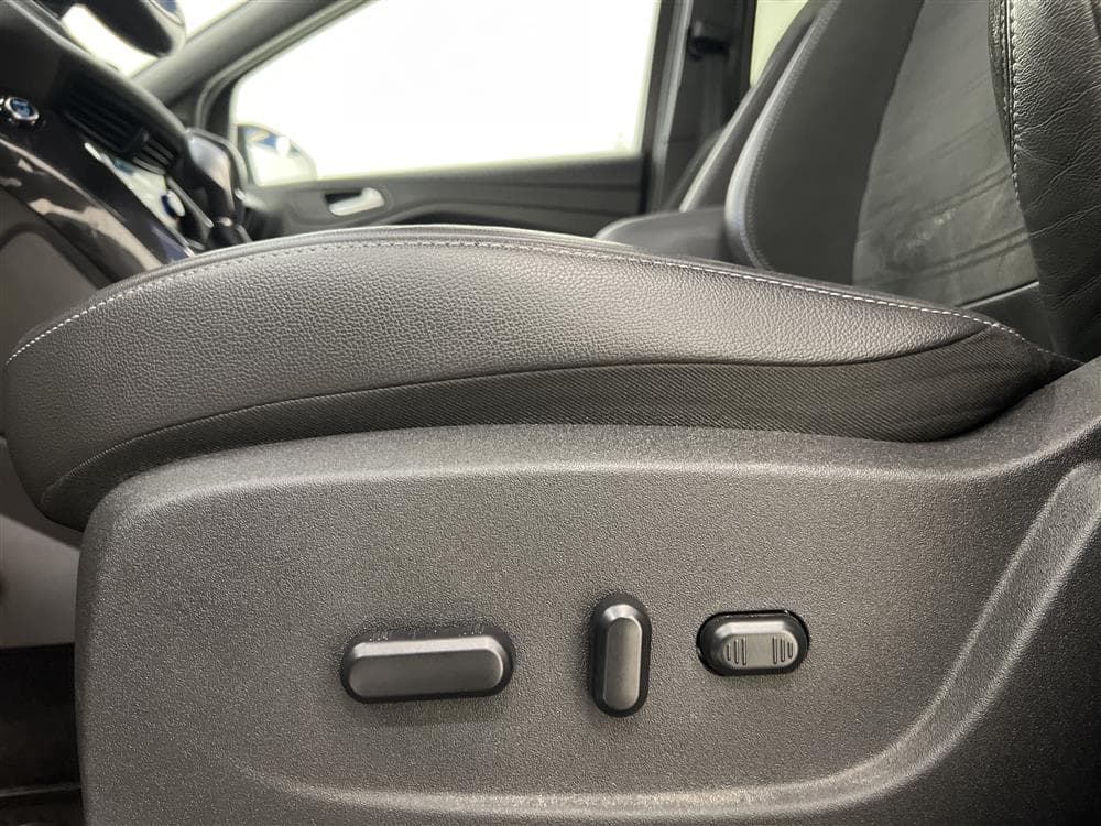 Ford Kuga 2.0 TDCi AWD 180hk ST-Line Kamera Drag Välservad