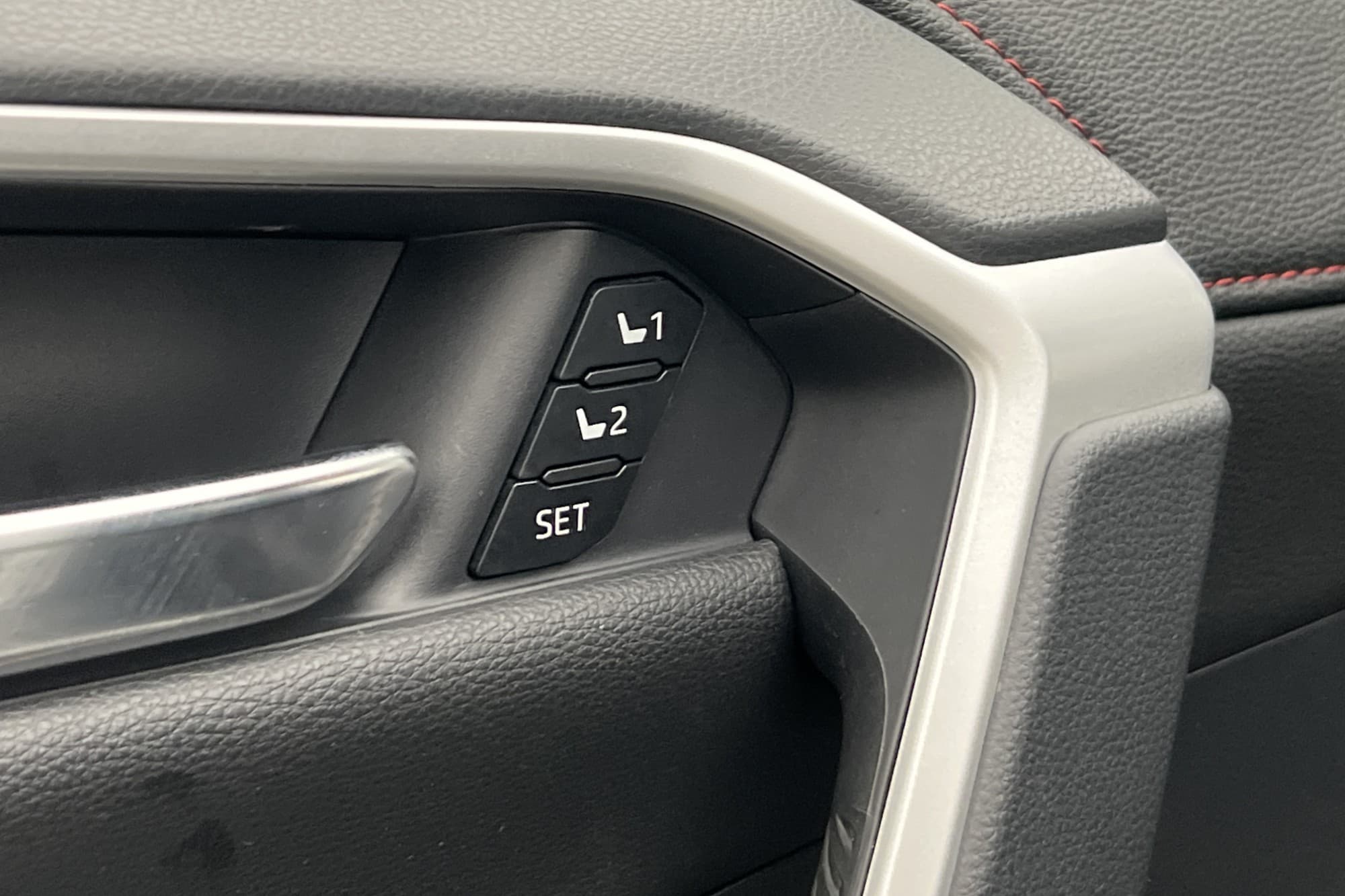 Toyota RAV4 Plug-in AWD 306hk Premium Skinn JBL Head Up MOMS