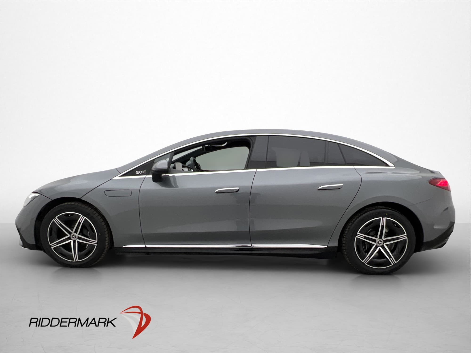 Mercedes-Benz EQE 300 89 kWh AMG Värmare Dragkrok Kamera