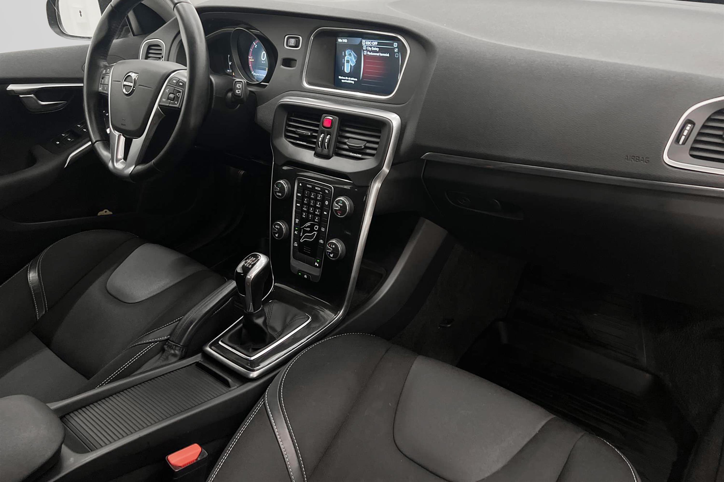 Volvo V40 D2 120hk Momentum Värmare Drag LED 0,34l/mil