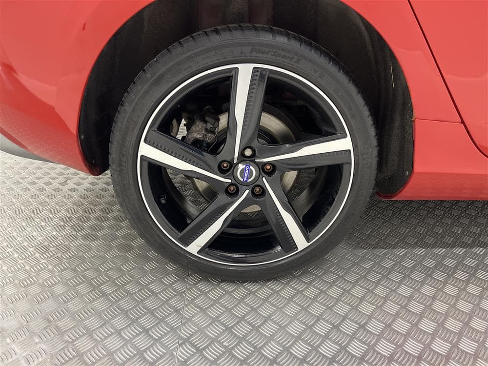 Volvo V40 D2 120hk R-Design D-Värm VOC 1 Brukare 0,36l/milinteriör