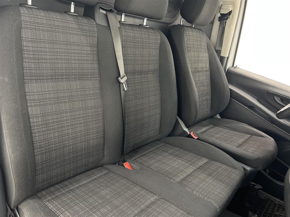 Mercedes-Benz Vito 114 CDI Aut 136hk Lång Värmare Drag interiör