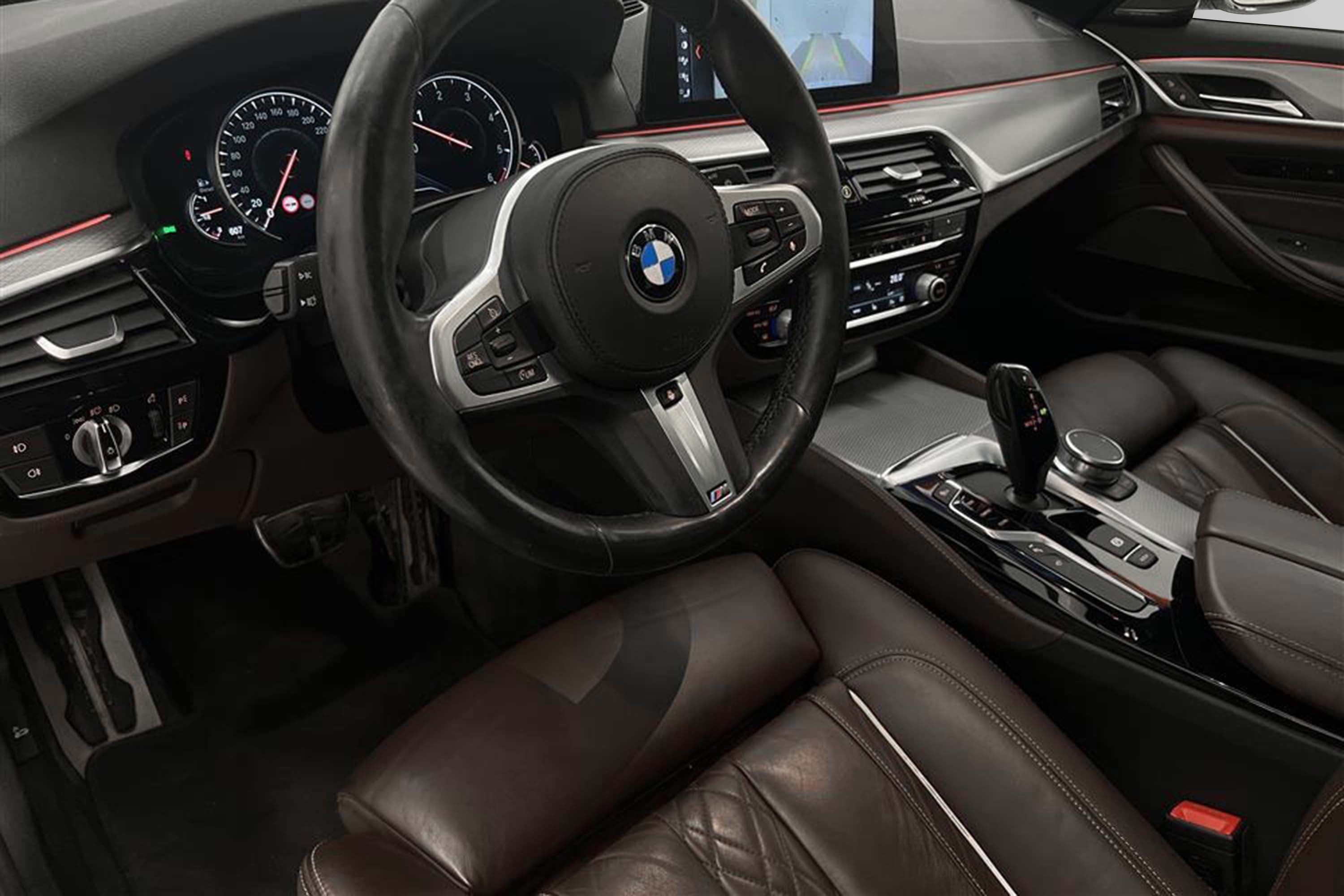 BMW 530d xDrive M Sport Innovation H/K Värmare 360°Kam Pano