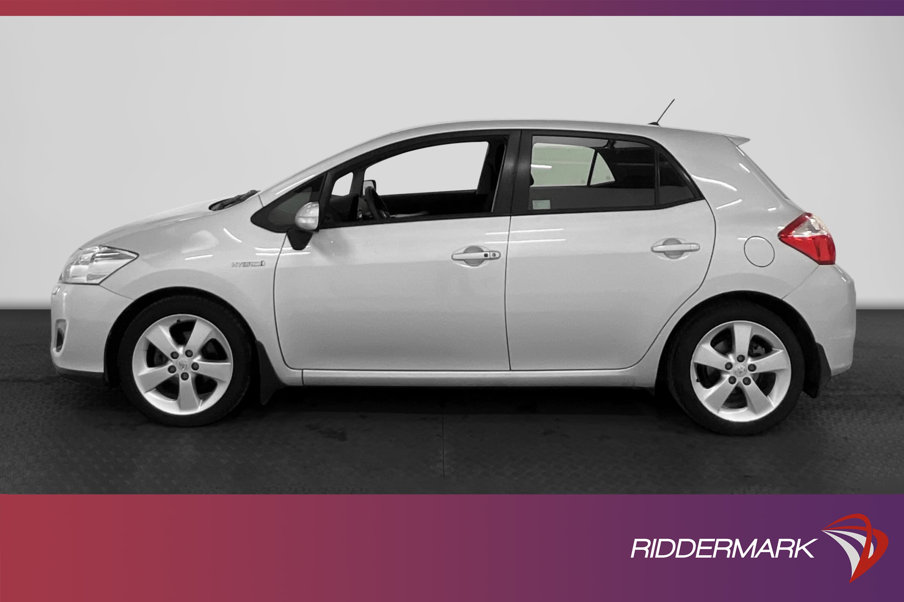 Toyota Auris Hybrid e-CVT 136hk