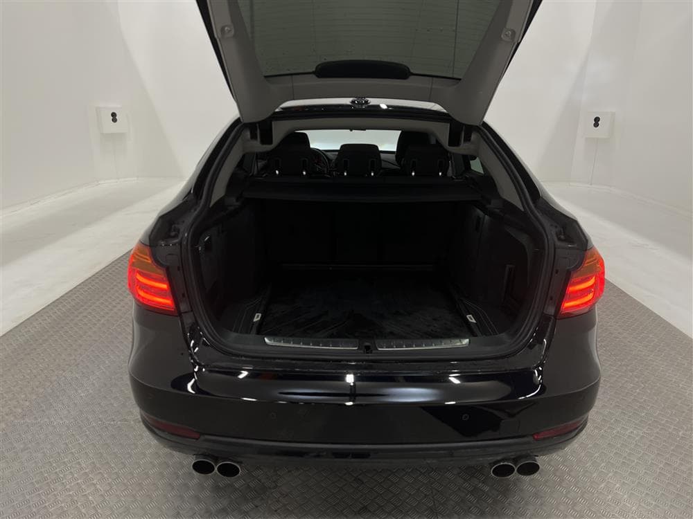 BMW 320d GT xDrive 184hk Sport line Värmare Sportavgas Draginteriör