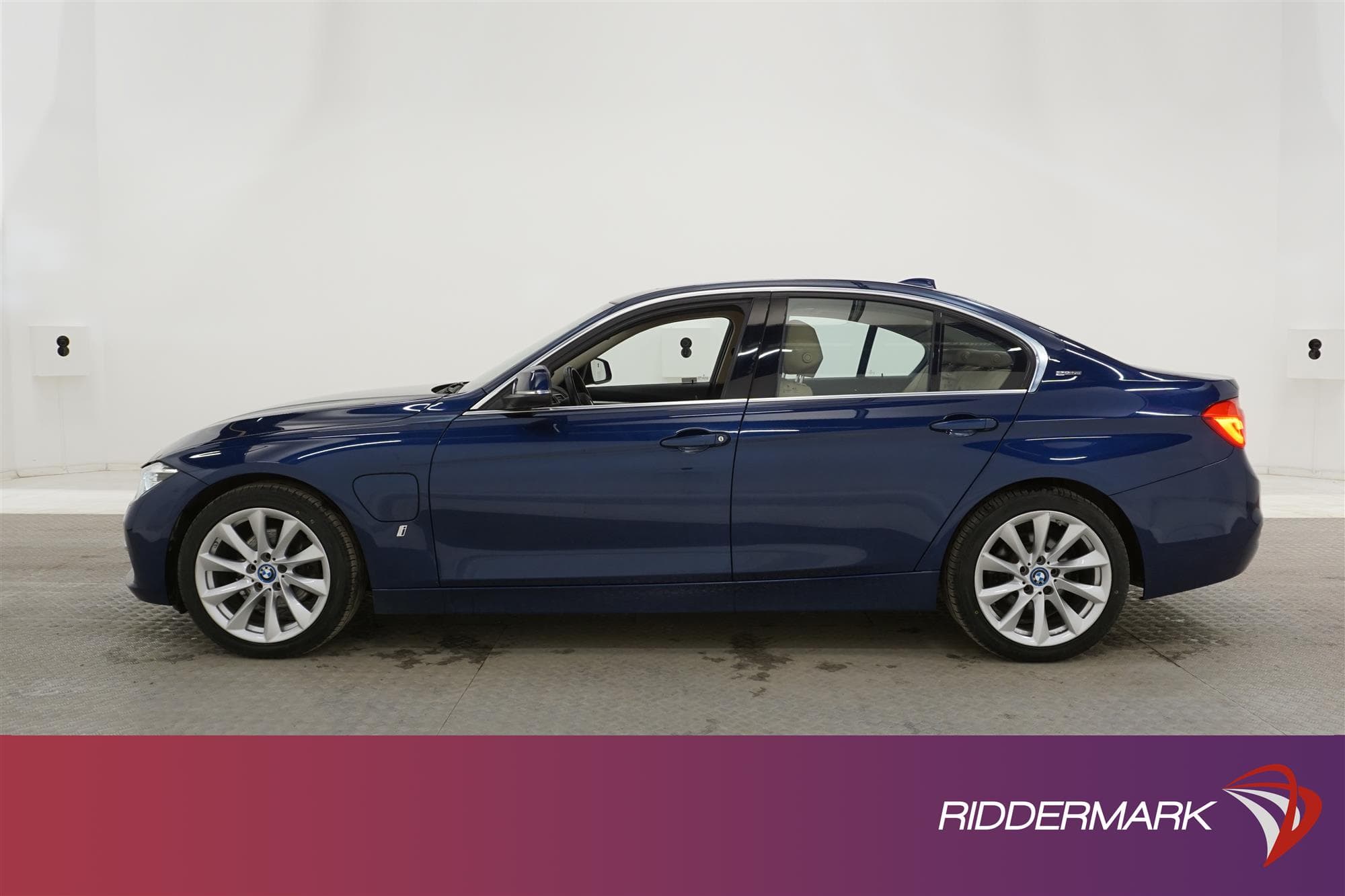 BMW 330e Sedan 252hk