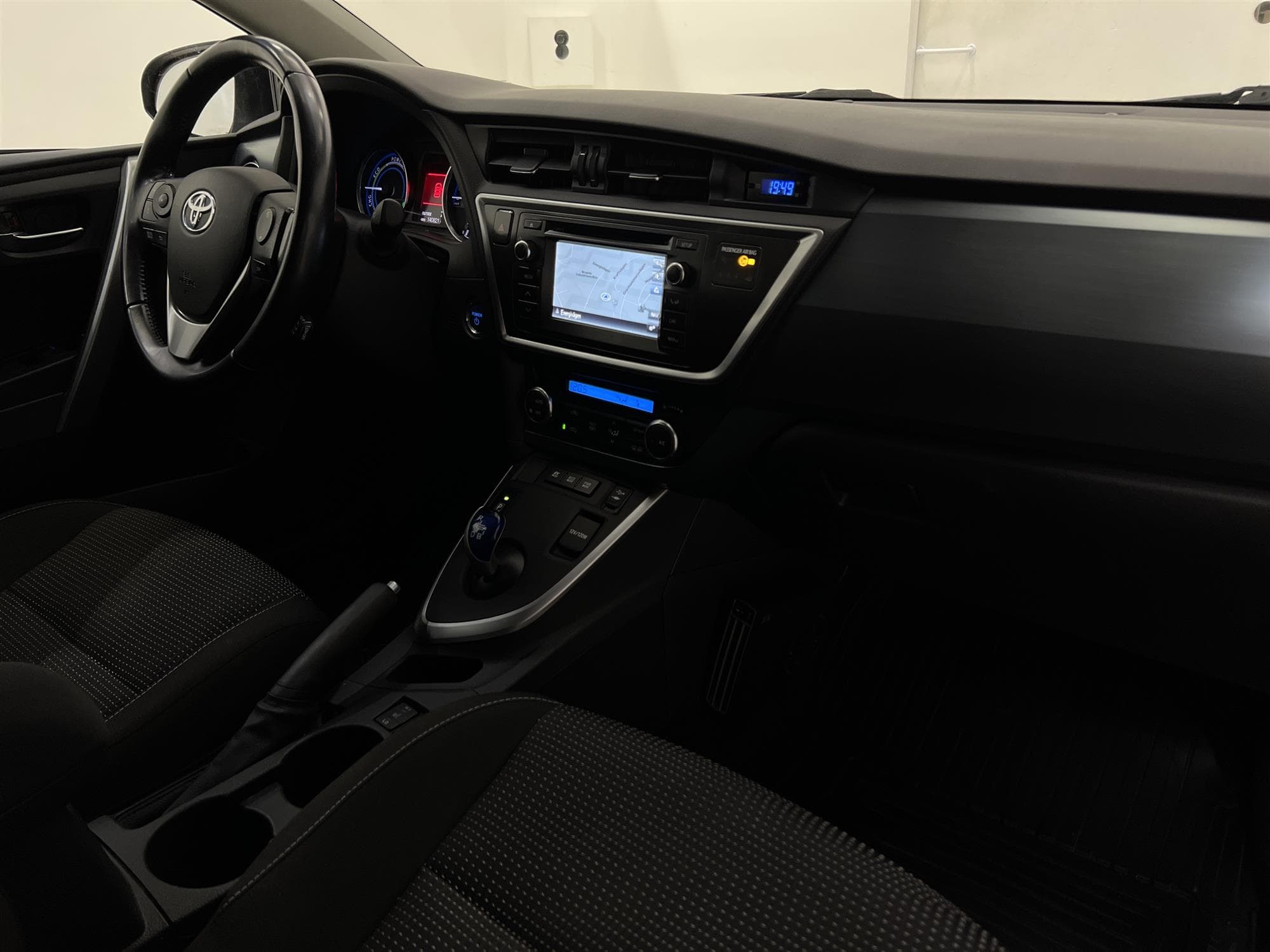 Toyota Auris  Hybrid e-CVT 136hk B-Kam 0,40L/mil