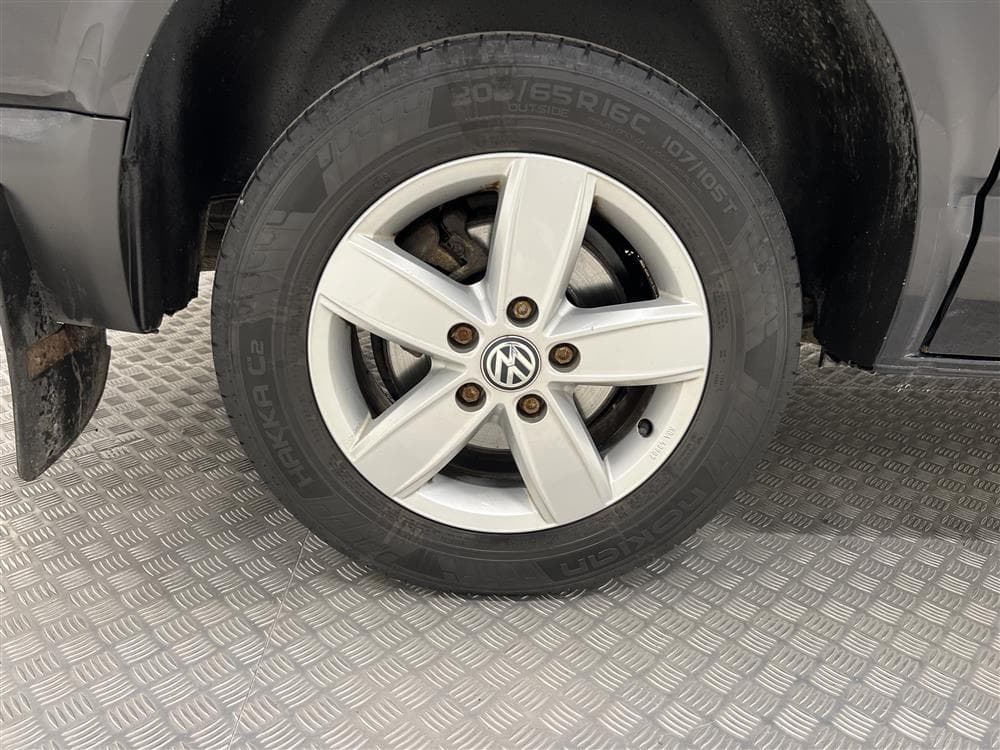 Volkswagen Transporter 2.0 4M 150hk Värmare Dragkrok Moms interiör