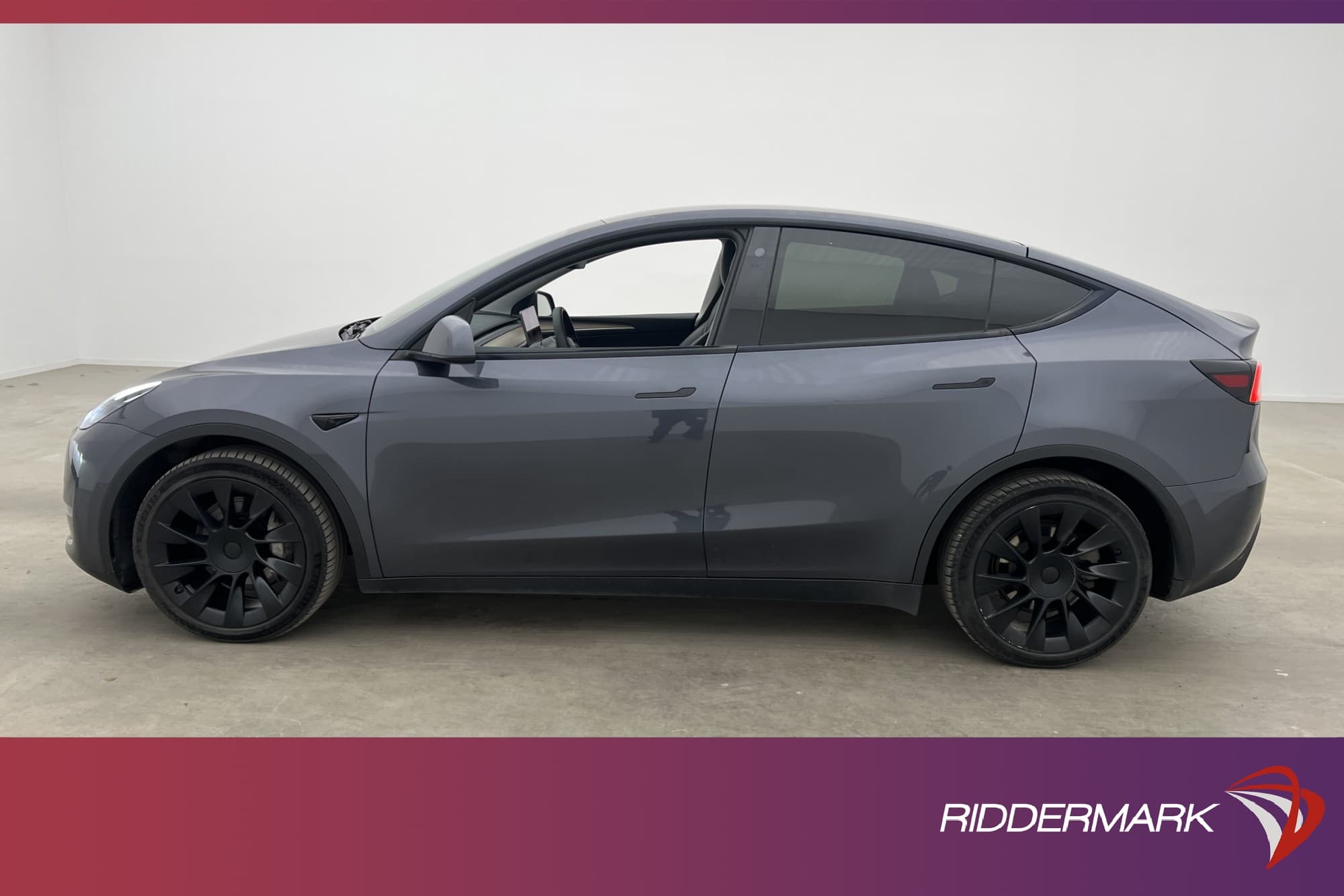 Tesla Model Y Long Range AWD MOMS Svensksåld Rattvärme AP