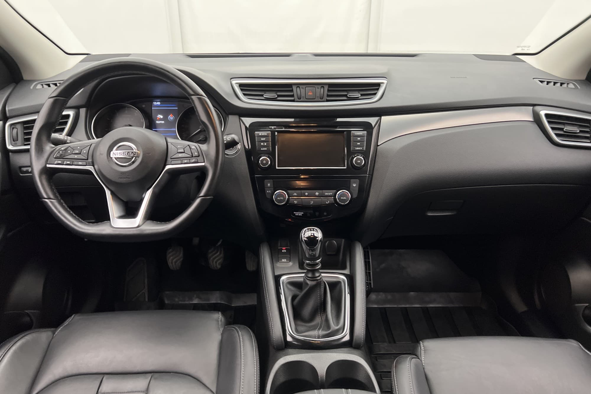 Nissan Qashqai 140hk Tekna Dragkrok 360° Navi Skinnklädsel