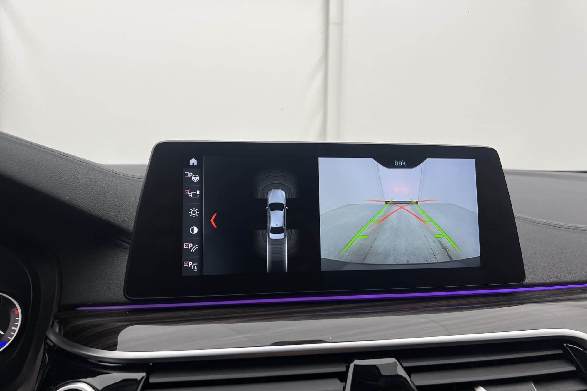 BMW 530 d xDrive Sedan Luxury Line H/K Backkamera Navi Skinn