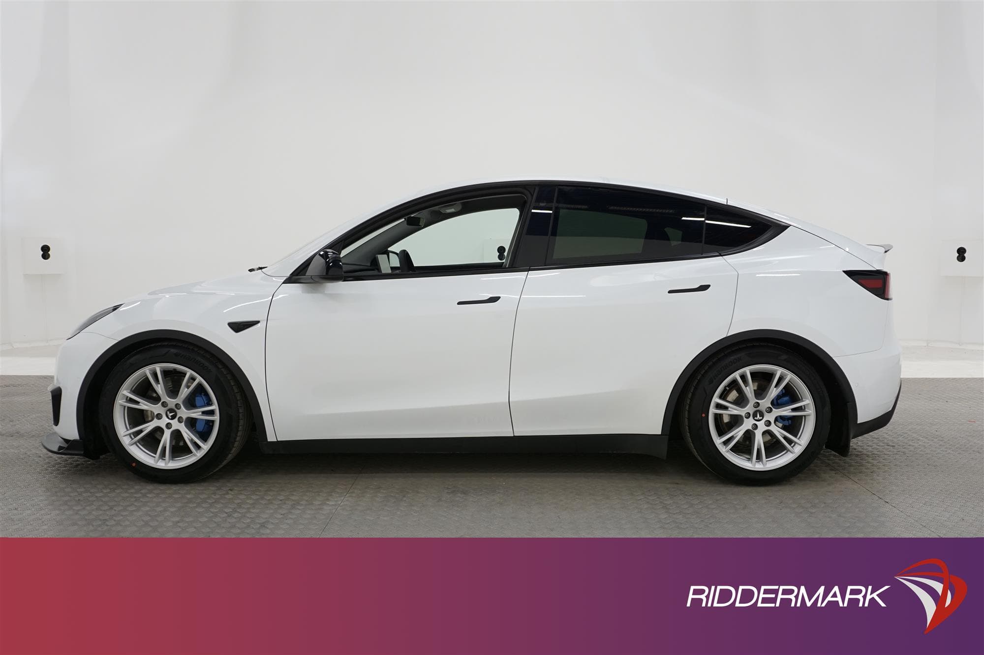 Tesla Model Y Long Range AWD 345hk Svensksåld Autopilot