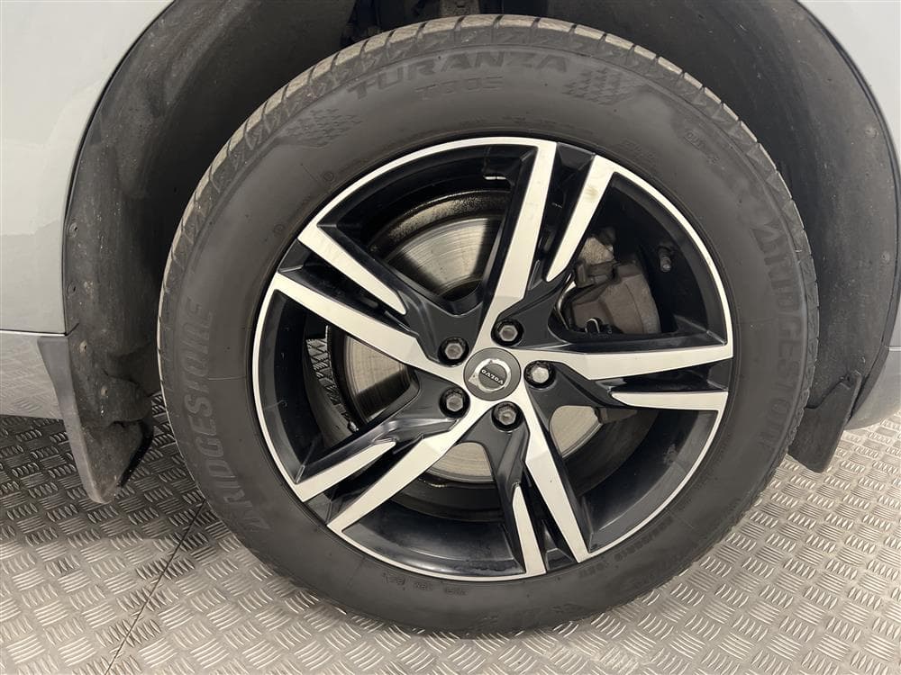 Volvo XC60 D4 AWD 190hk R-Design VOC Värmare 360° Navi Drag