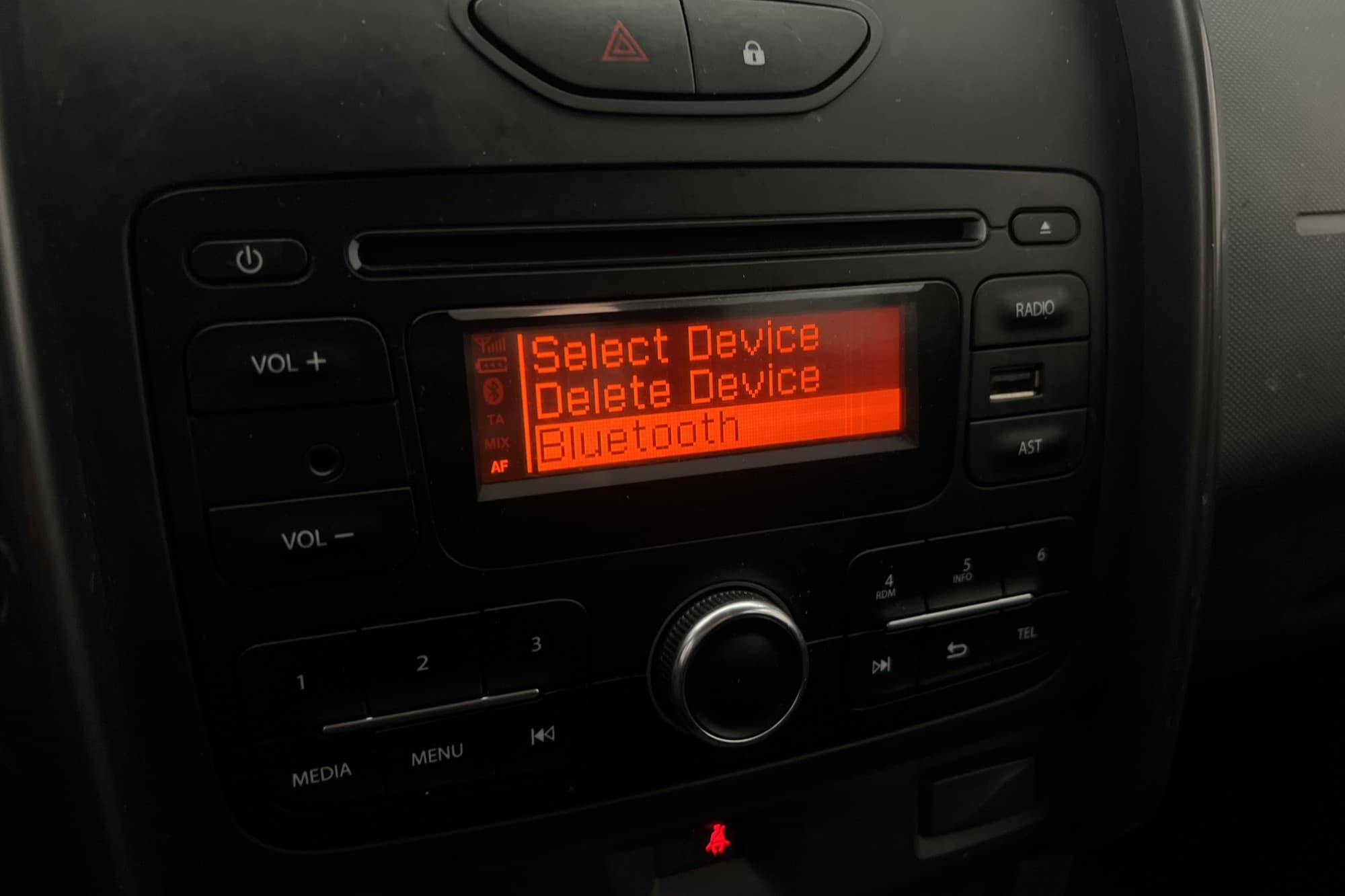 Dacia Duster SCe 4x4 115hk Dragkrok Bluetooth 2 brukare