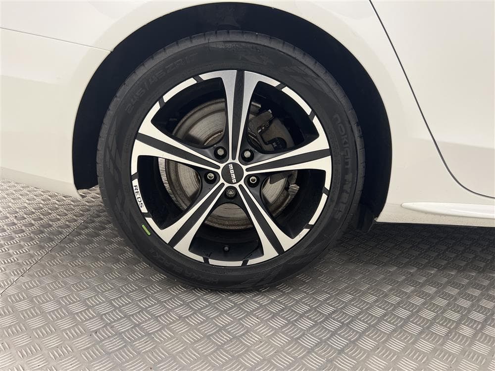 Audi A4 2.0 TDI 190hk Quattro S-Line D-Värm Drag 0,52l/milinteriör