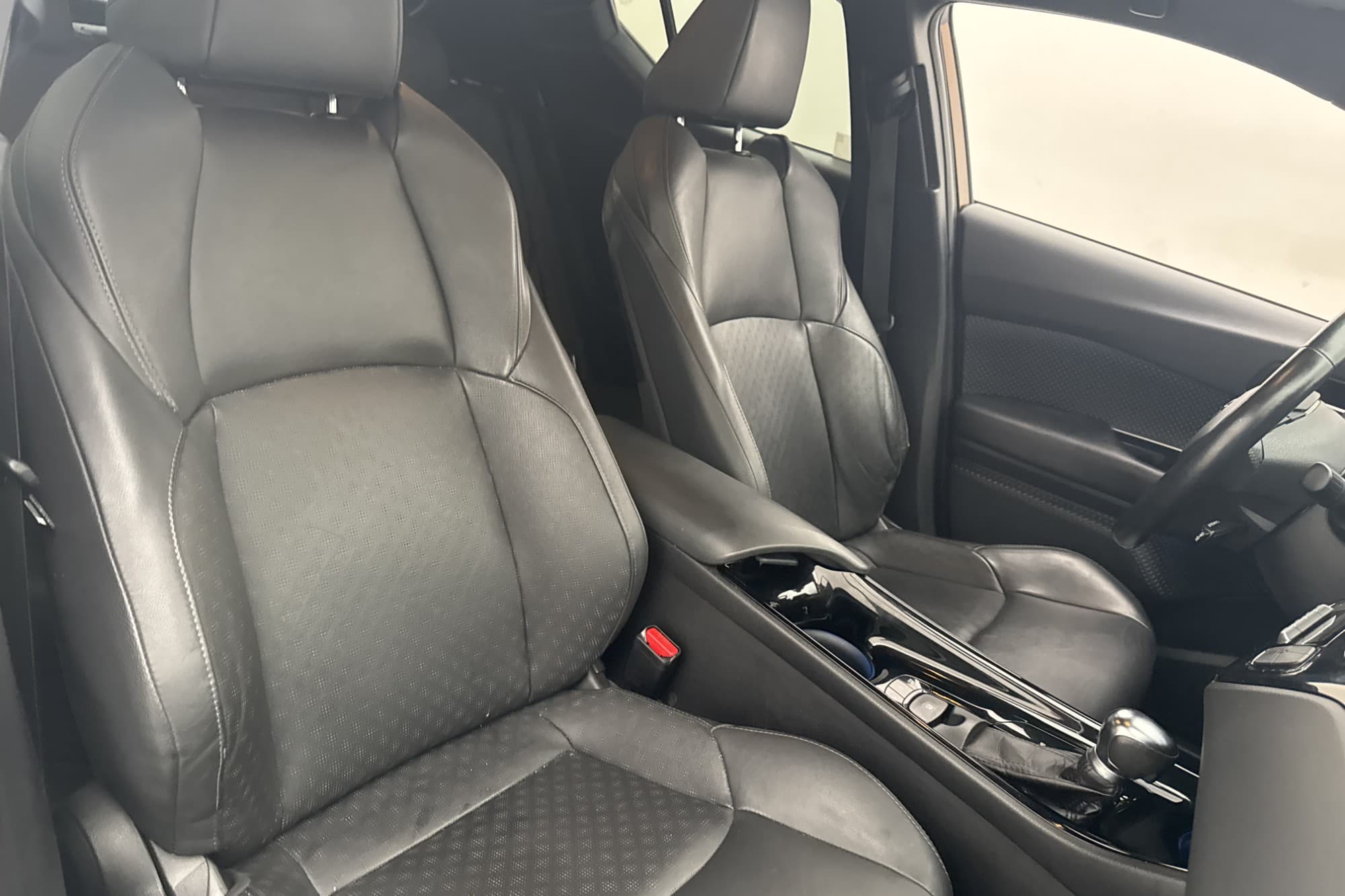 Toyota C-HR Hybrid 122hk X-Edition JBL Skinn Kamera Rattvärm